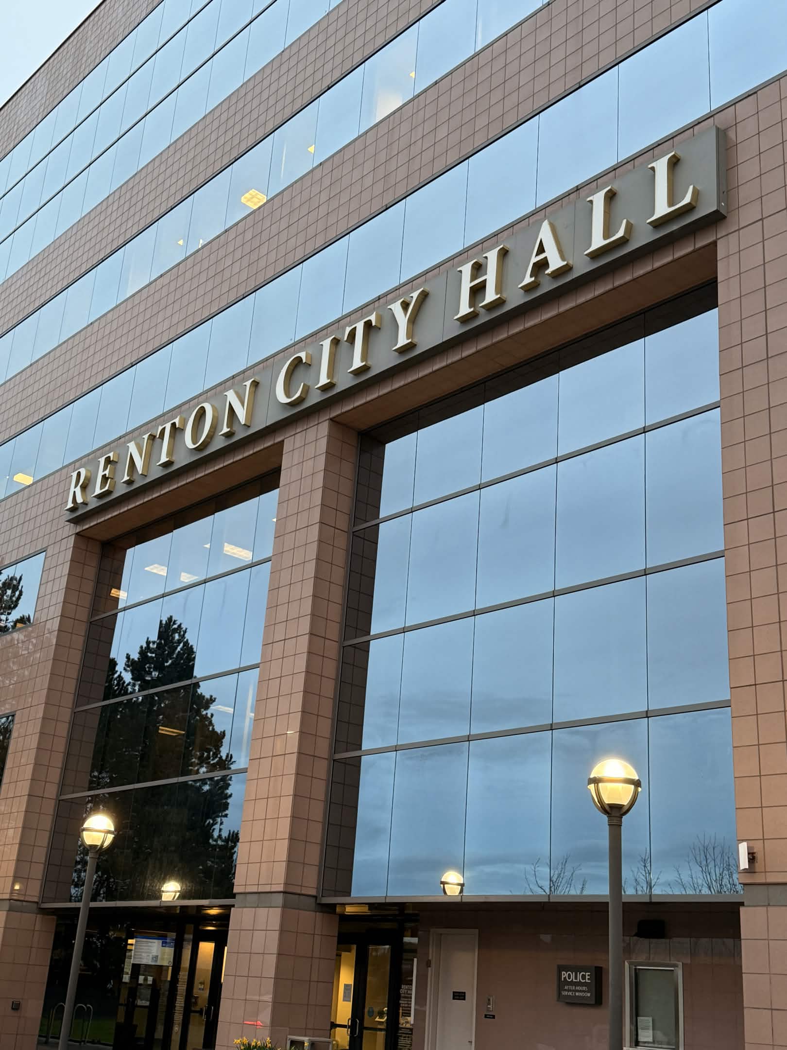 Hội đồng Thành phố thảo luận về khả năng tạm dừng các cơ sở giam giữ mới